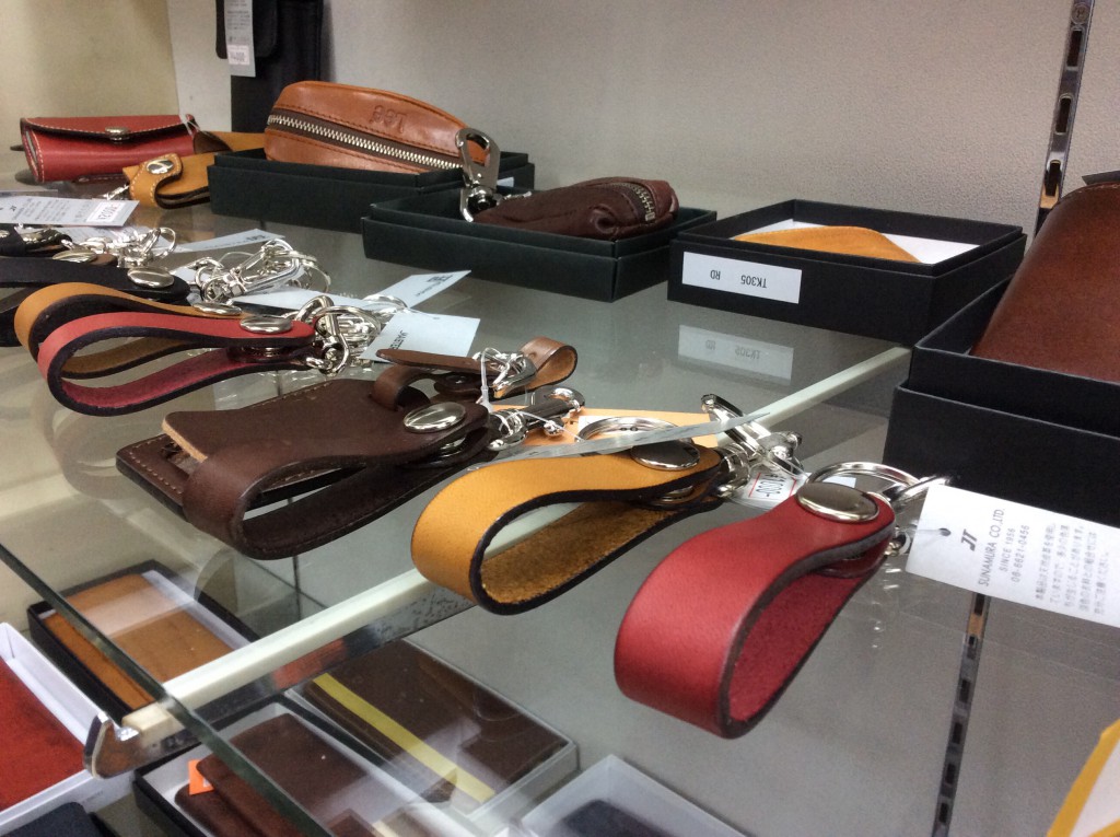 豊岡産革かばんの展示ショールーム