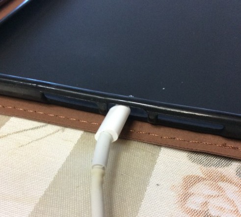 スピーカー部分の窓