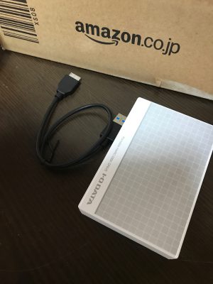 I-O DATA ポータブルHDD EC-PHU3W2D の外箱と本体