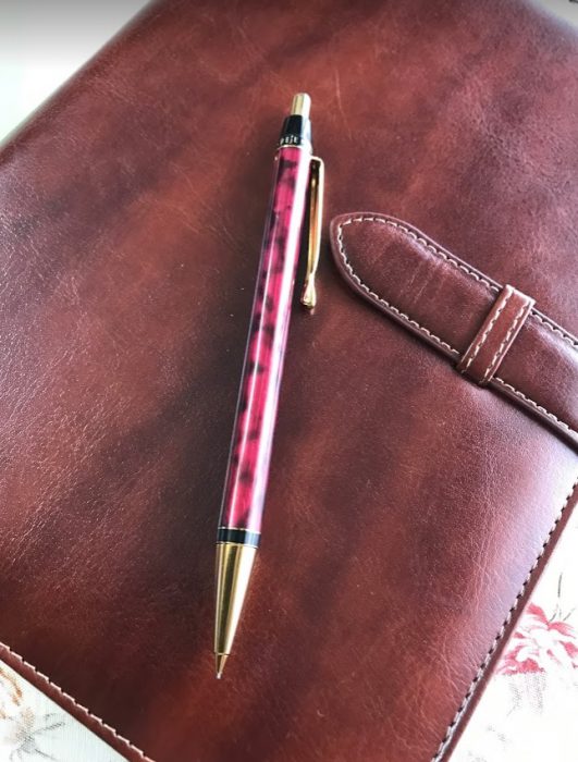 手帳に合わせて選んだおしゃれなシャープペンシル。グリップ感も書き心地も◎
