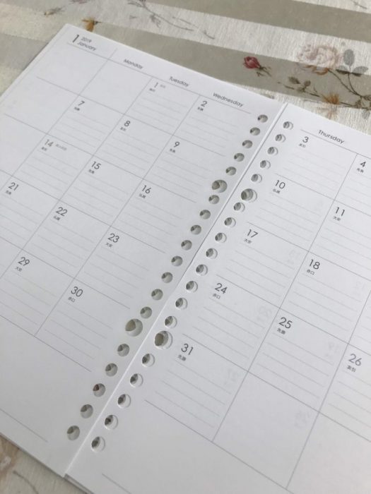 リフィルを手帳に挟んだ状態・厚みの確認