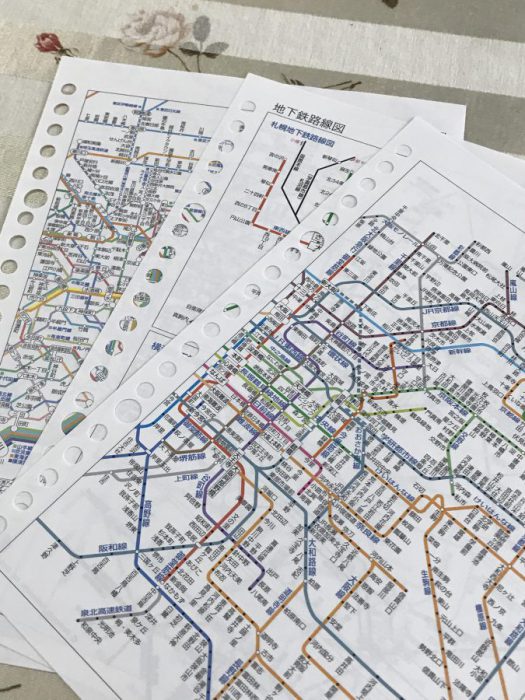 手帳に収めたリフィルの横からの厚み確認