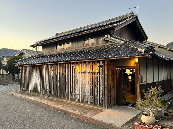 洋食鉄板料理「Petragrande（ピエトラ・グランデ）