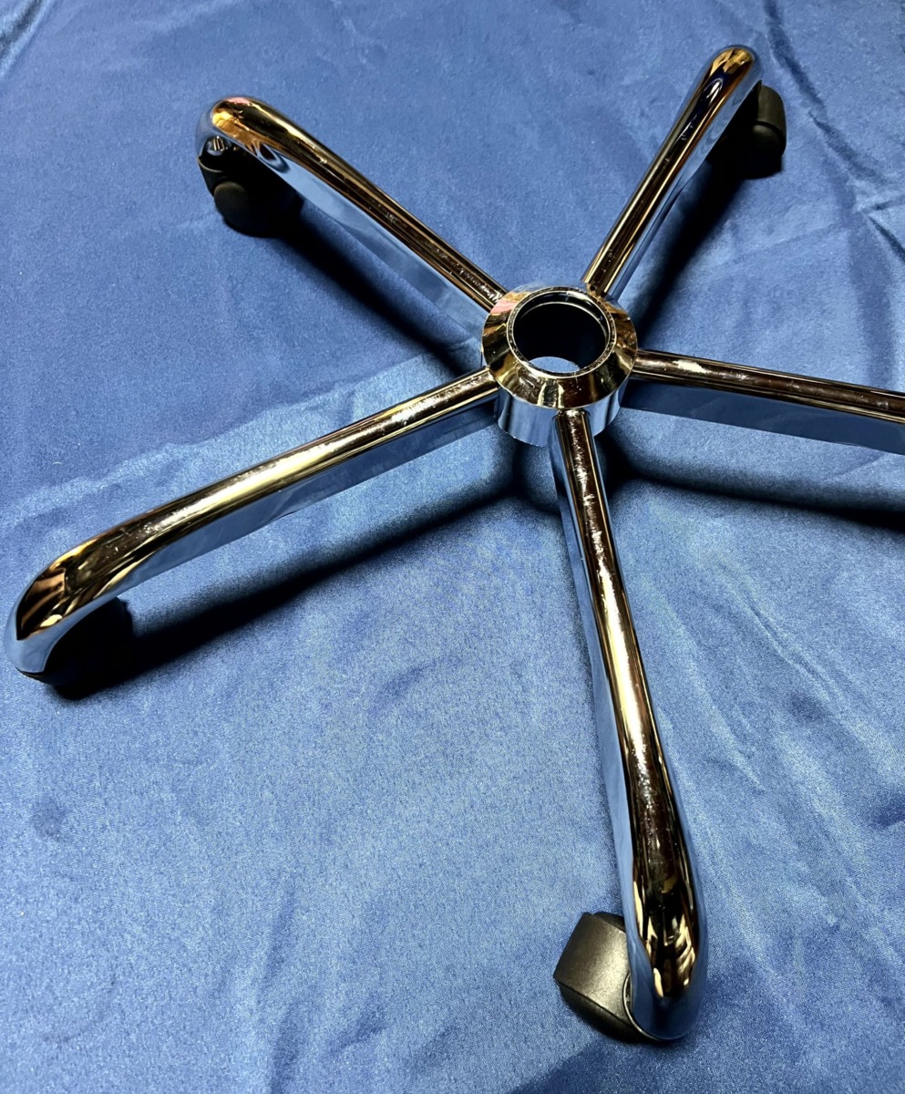 Aerlix キャスターとベースの取り付け作業