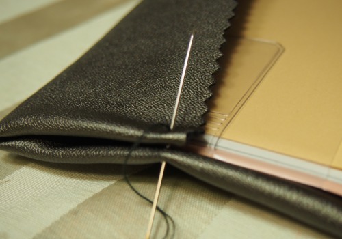 差し込み部分を残して接着する