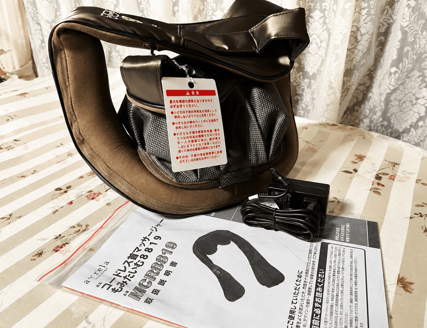 ALINCO 首マッサージャー もみたいむ 使用中の様子